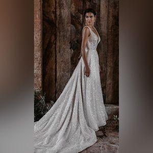 Wedding dress - Gaia in Abella by Allure (US 12, UK 14, EU, 42)